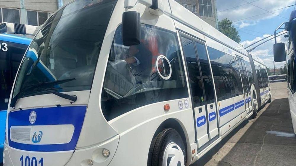 В таком троллейбусе вы еще не ездили, он, как в Европе: В Кишиневе запустили электротранспорт длиной 18 метров