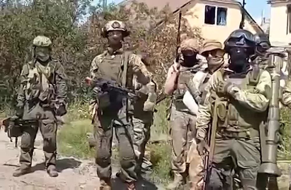 Укронацистские боевики "Свобода России" шли за головой Путина, а сложили свои