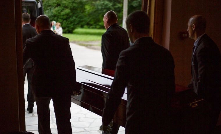 Япония не разрешит въезд в страну президенту РФ Владимиру Путину, если он захочет принять участие в государственных похоронах убитого экс-премьера Синдзо Абэ, сообщил Nikkei