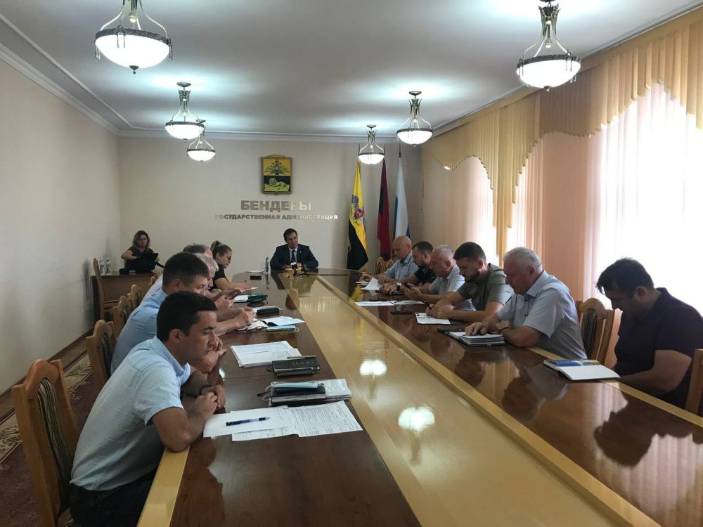 Сегодня глава Госадминистрации города Бендеры Роман Иванченко проводит аппаратное совещание с руководителями городских коммунальных предприятий