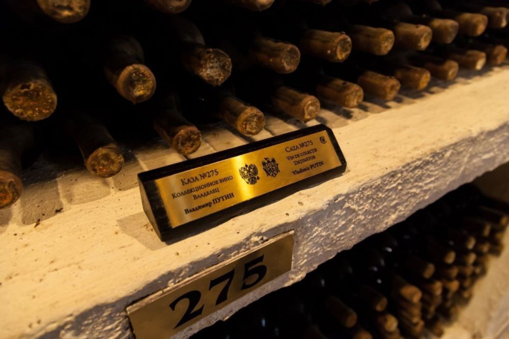 Коллекцию вин, принадлежащих российскому президенту Владимиру Путину, убрали из подвалов Cricova