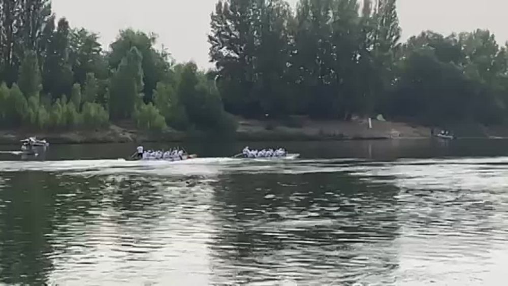 Команда Верховного Совета соревновалась в заезде с командой Администрации Президента