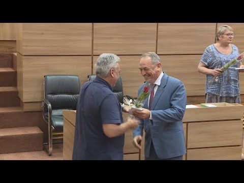 В Верховном Совете прошло торжественное собрание, приуроченное к 32-й годовщине образования ПМР. Спикер Александр Коршунов вручил государственные награды и благодарственные письма сотрудникам Аппарата. И поблагодарил их за труд