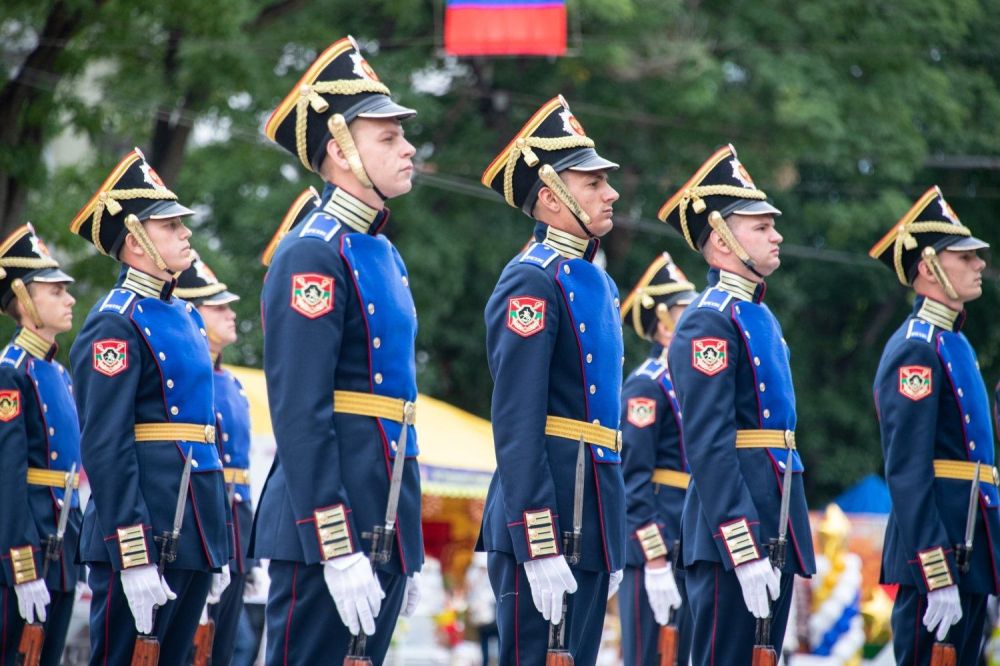 На главной площади Приднестровья выступила рота Почетного караула
