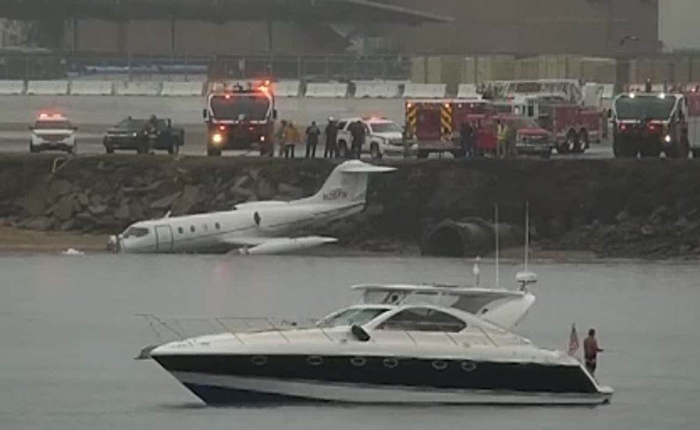 ������ Learjet ������� �� ������� ������-���������� ������ �� ���� ��� ��� � ����� ���-����� �� ����� �����������