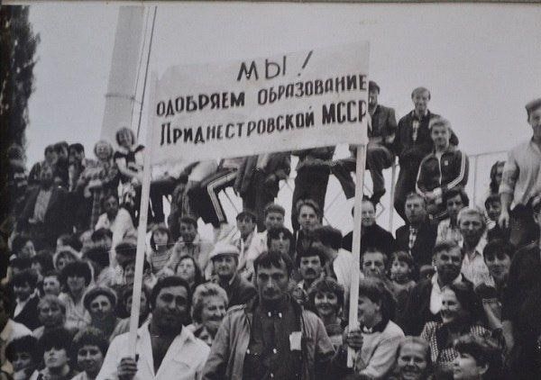 13 �������� 1989 ���� ������� ���������� � �������� ��������������� ���������� ����������