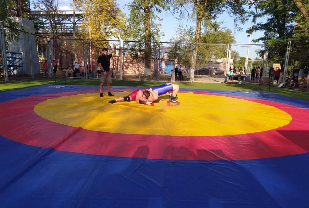 ����� 300 ������� ������ �������� ��������� ������������� �� �����-������� ������