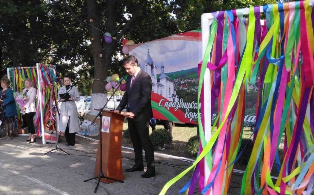 Поздравляя гисчан, глава Бендерской администрации подчеркнул, что город и село связывает давняя дружба и общий труд
