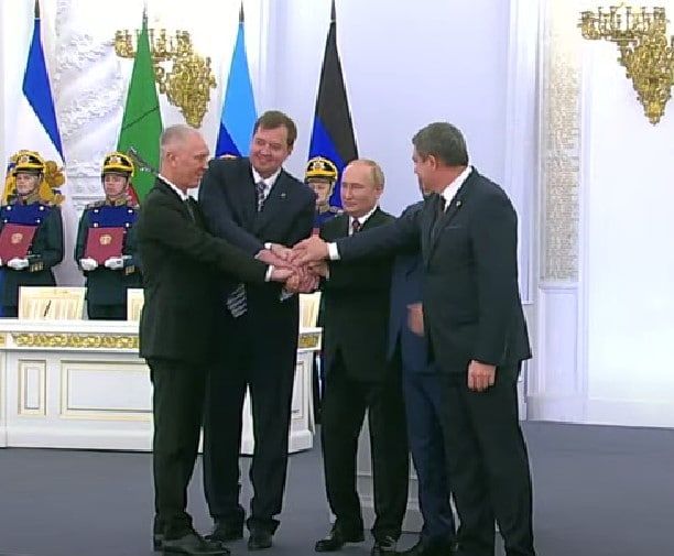 Владимир Путин и главы ДНР, ЛНР, Херсонской и Запорожской областей подписали договоры о присоединении новых регионов к Российской Федерации