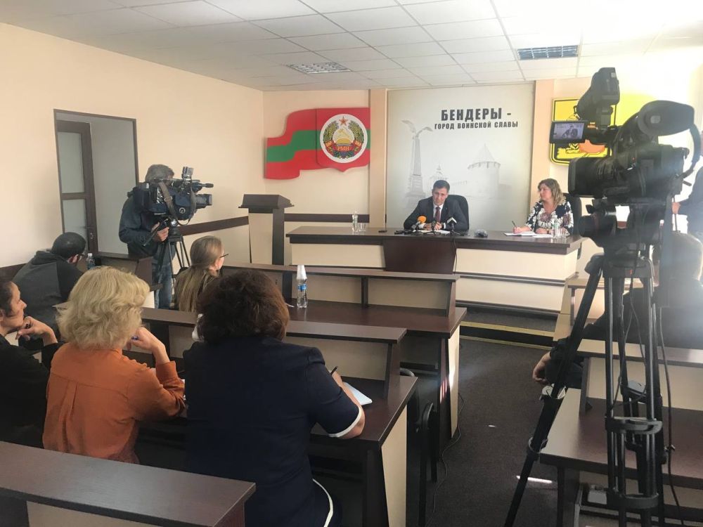 Прямо сейчас глава Госадминистрации Бендер Роман Иванченко даёт пресс-конференцию