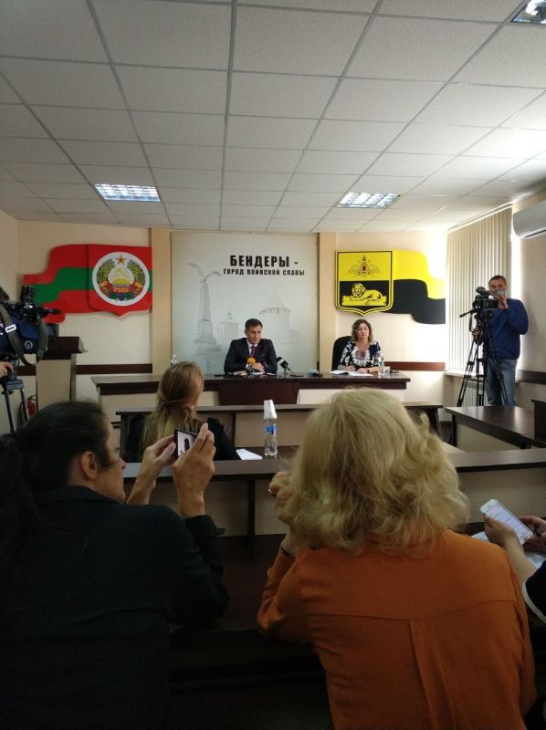 Прямо сейчас глава Бендер даёт пресс-конференцию