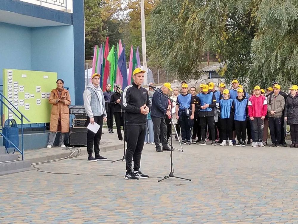 Лёгкой воды, побед и хорошего настроения - с такими пожеланиями к участникам обратился Роман Иванченко