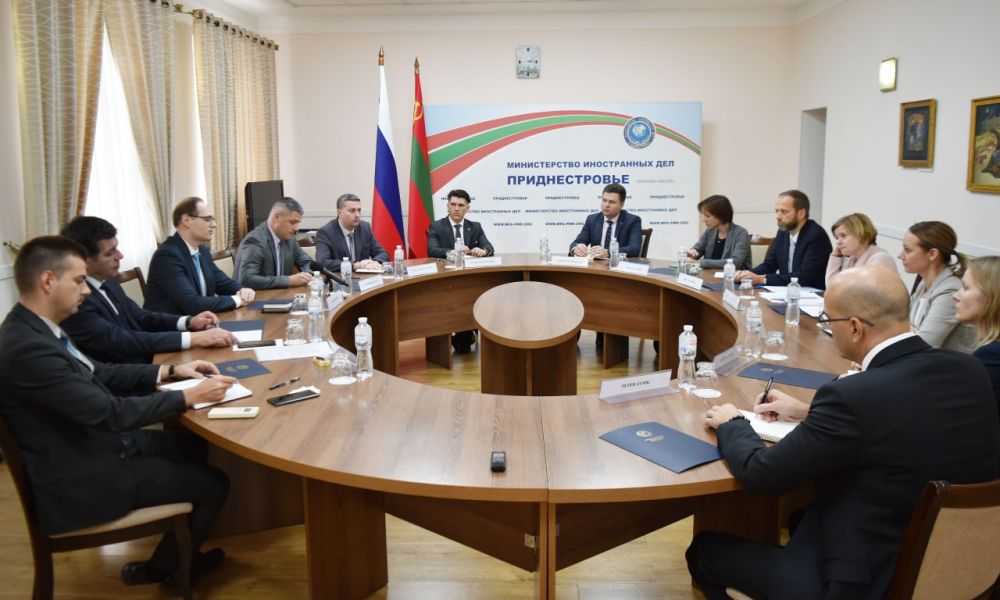 Виталий Игнатьев провел встречу с делегацией ЕС во главе с представителем в переговорном процессе в формате «5+2» Доротой Длоухи-Сулига