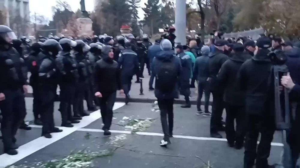 ���������� ������� ���������� ������� 65 �������, � ��� ����� 4 ������������������