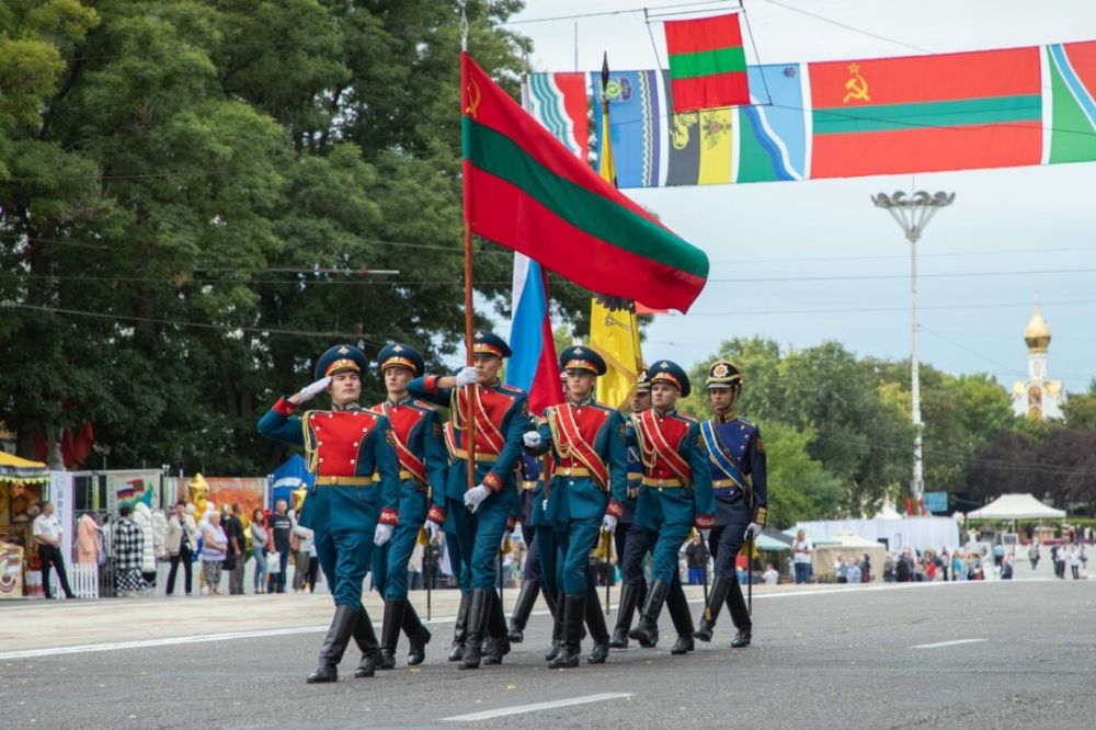 Сегодня рота почетного караула ПМР исполнилось 25 лет
