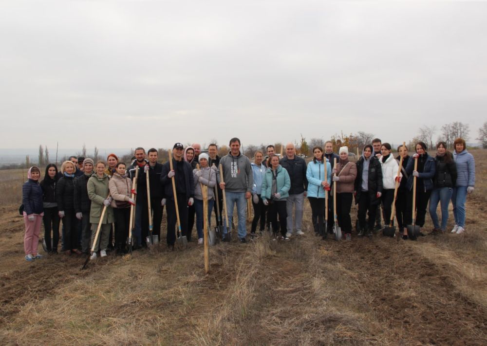 Глава госадминистрации лично принял участие в субботнике вместе с другими представителями руководства города