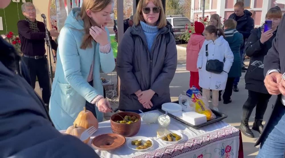 Голубцами тоже угощают. Мэр Бендер Роман Иванченко ставит лайк Протягайловским