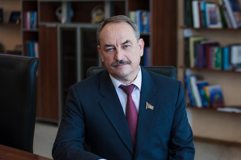 Председатель Верховного Совета поздравил жителей республики с Днём матери