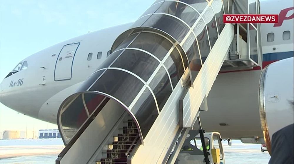 Лукашенко лично встретил Путина в аэропорту Минска — лидеры стран проведут сегодня переговоры