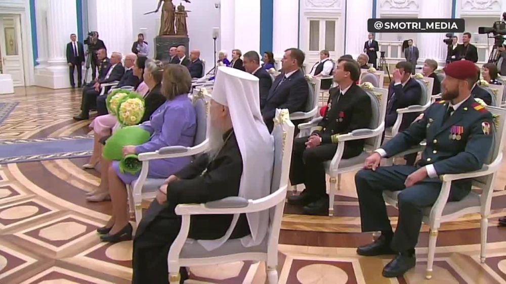 Владимир Путин наградил Орденом за заслуги перед Отечеством I степени Дениса Пушилина