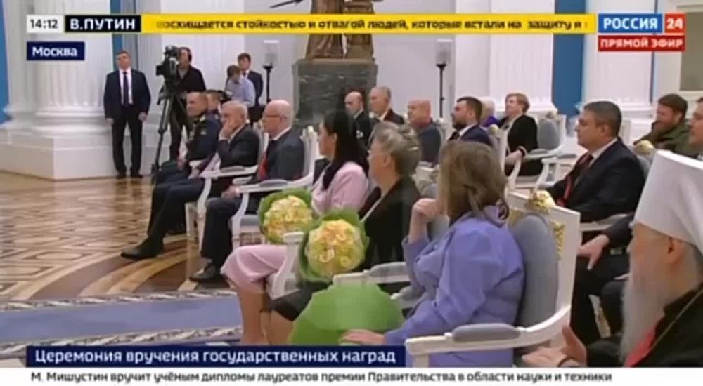 «Спасибо, что вы мочите людоедов», — Маргарита Симоньян поблагодарила Владимира Путина за награду