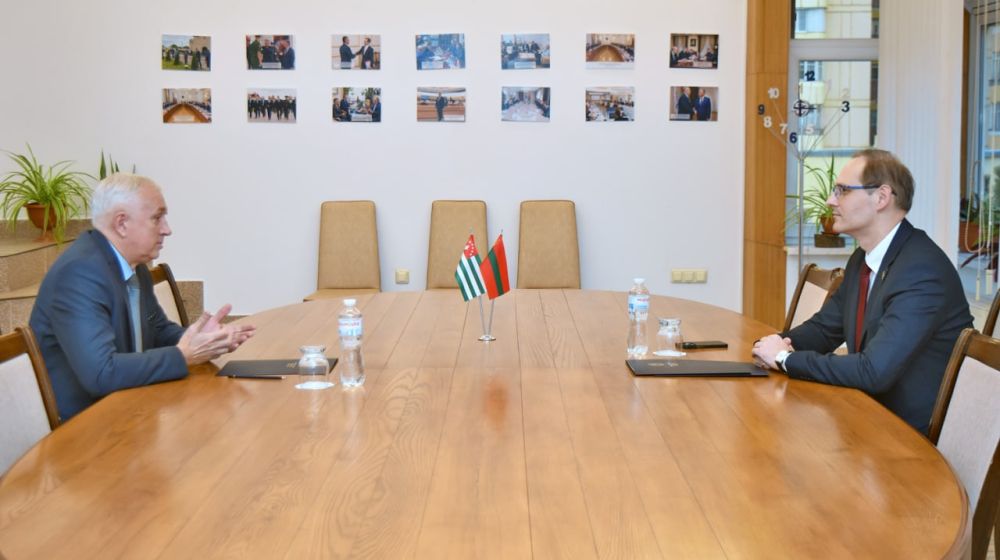 Виталий Игнатьев провел встречу с Полномочным Представителем Республики Абхазия в Приднестровье Александром Ватаман