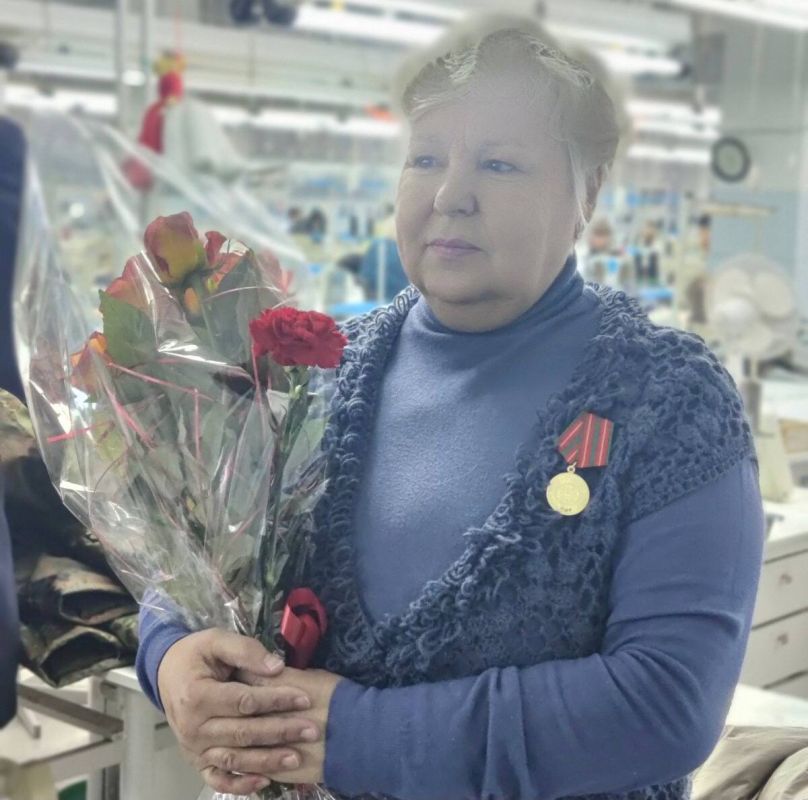 Поздравления на рабочих местах