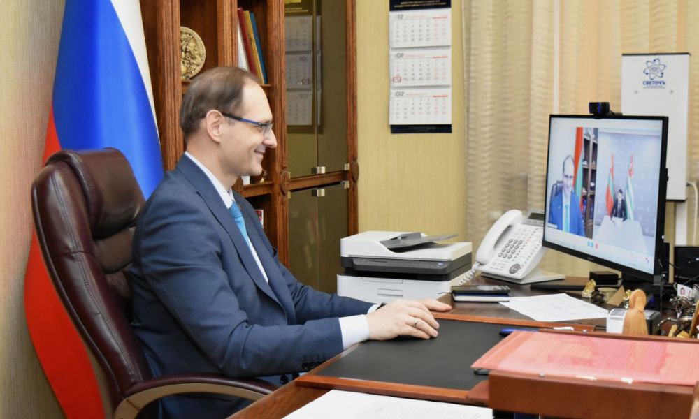 Виталий Игнатьев провел онлайн-встречу с главой МИД Абхазии Иналом Ардзинба