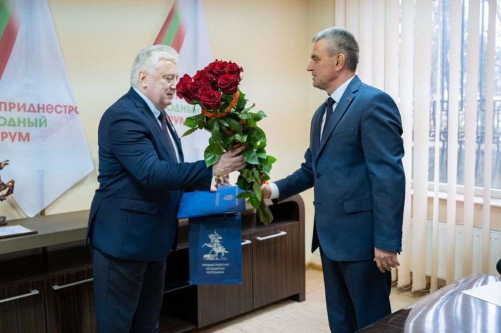 По случаю 65-летия Президент вручил орден Юрию Чебану