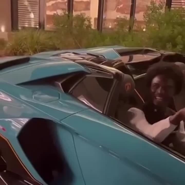 � ��������� ���������� ��������� � ������ ������ 2 �������������� Lamborghini