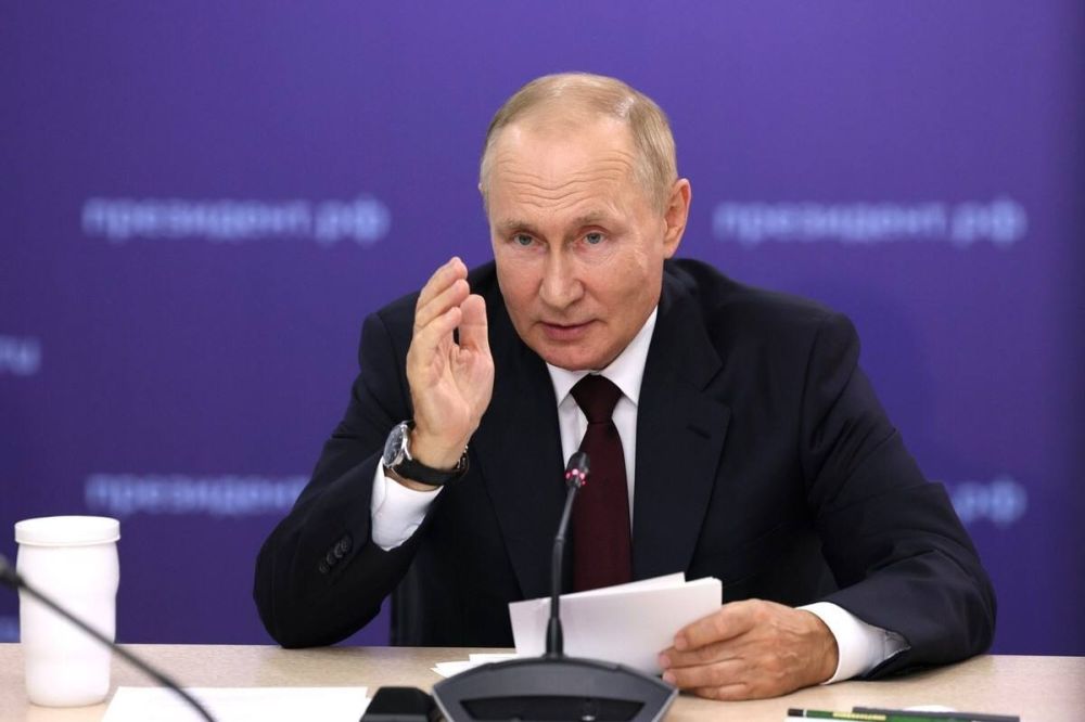 Международный уголовный суд (МУС), расположенный в Гааге, выдал ордер на арест Владимира Путина, а также уполномоченной по правам ребенка Марии Львовой-Беловой, сообщается на сайте суда