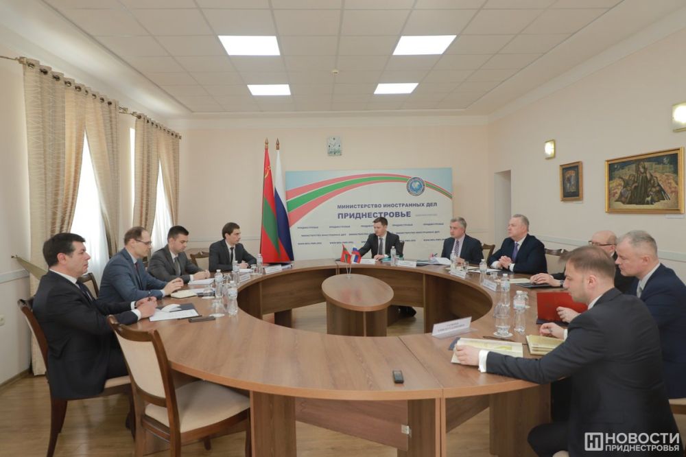 В МИД Приднестровья проходит встреча Виталия Игнатьева с постпредом России при ОБСЕ Александром Лукашевичием и Послом РФ по особым поручениям Виталием Тряпицыным