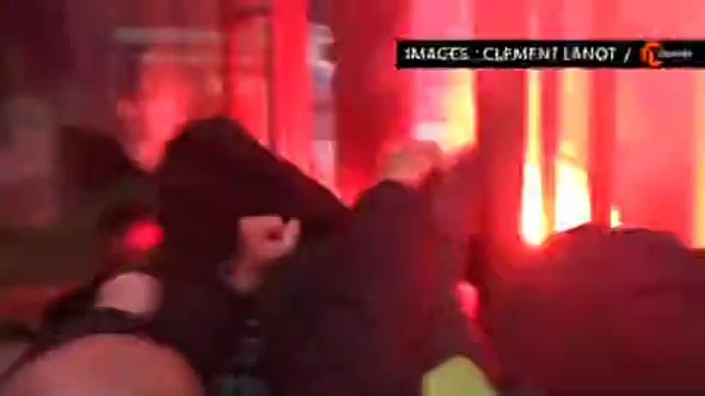 ������������ ������ ���������� ������� �� ������� ����� ����-�������� Louis Vuitton � ������