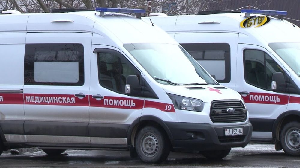 Работников скорой медицинской помощи и ветеранов отрасли с профессиональным праздником поздравили глава Государственной администрации города Бендеры Роман Иванченко и Председатель Бендерского городского Совета народных депутатов Юрий Кара