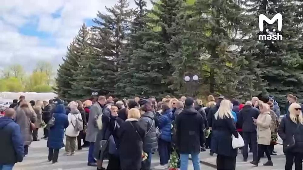 Церемония прощания с Валентином Юдашкиным на Троекуровском кладбище