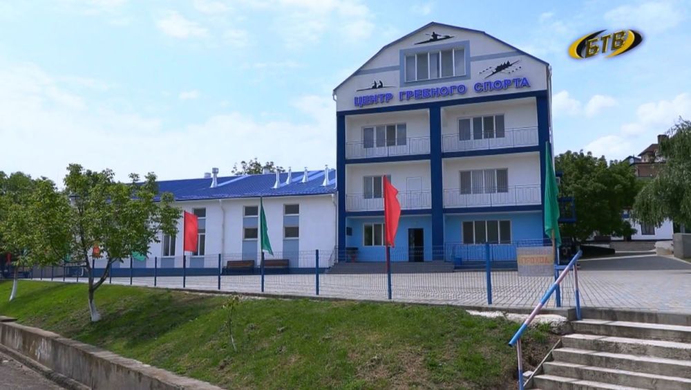 «Герои живут, пока о них помнят. Это то, что помогает нам достойно жить сегодня и с уверенностью смотреть в завтрашний день», –– сказал, обращаясь к участникам регаты, Председатель Бендерского городского Совета народных депутатов Юрий Кара