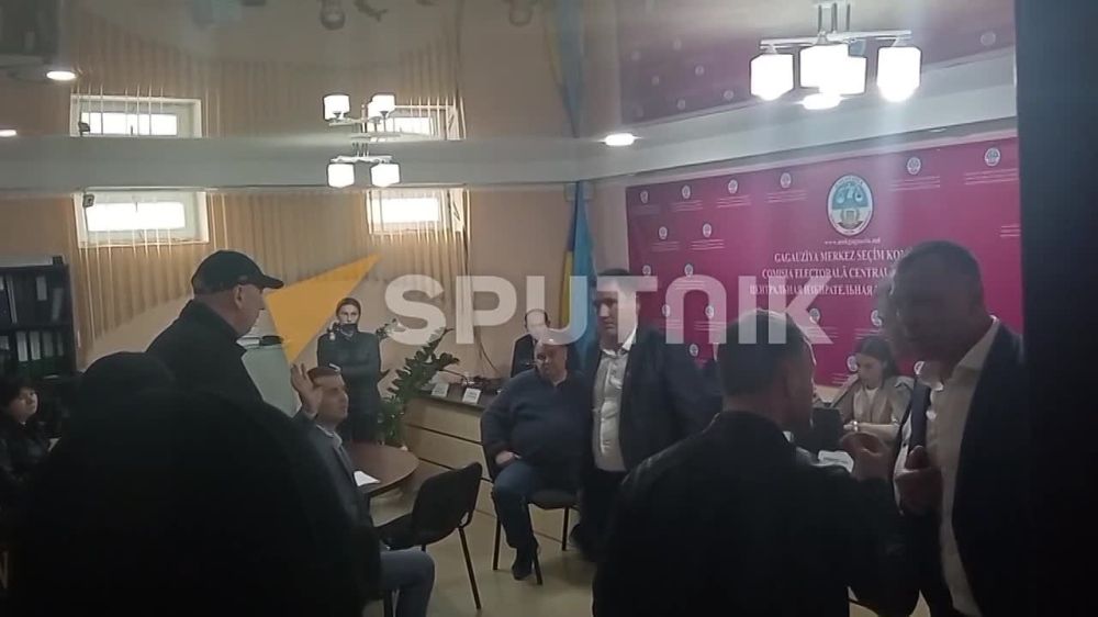 Президент Молдовы Майя Санду отправила спецназ в Гагаузию, чтобы полицейские изъяли бюллетени