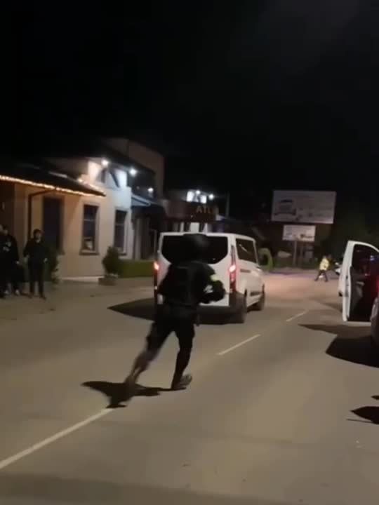 «Фашисты! Фашисты! Позор!»