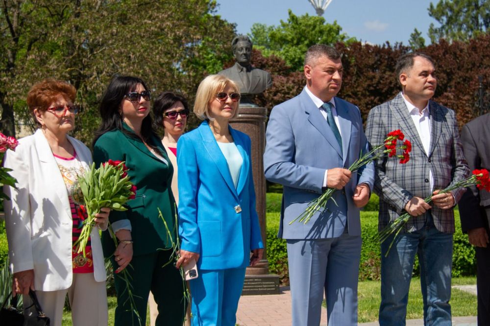 � ������� �������� 105-����� �� ��� �������� �.�. ����������