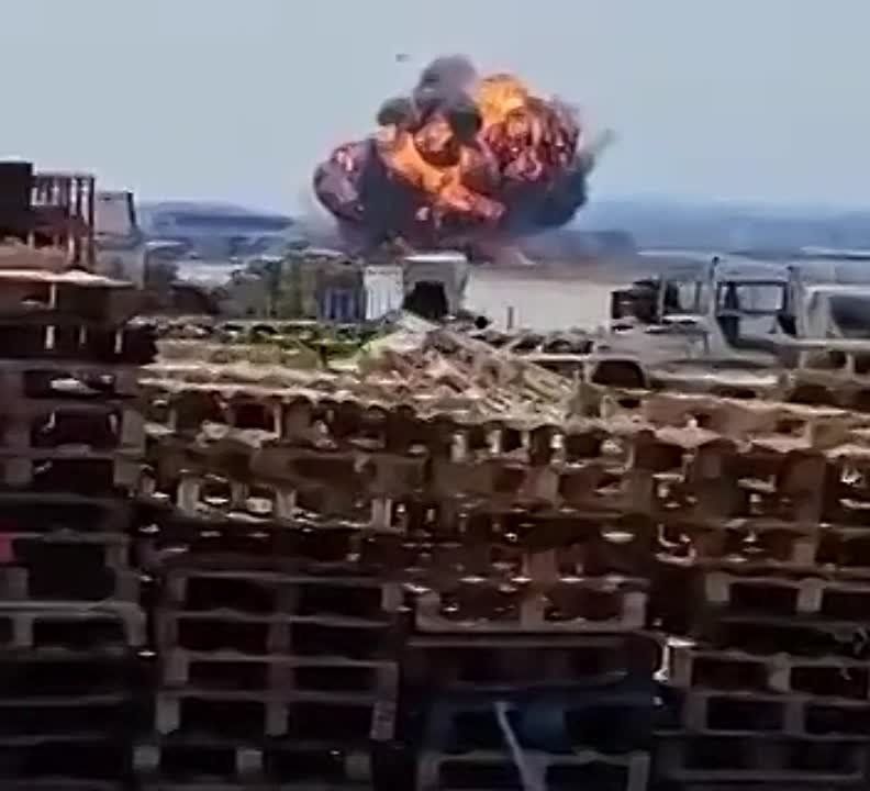 ����������� F-18 Hornet ��� ������� �������� �������� �� �������� ��������