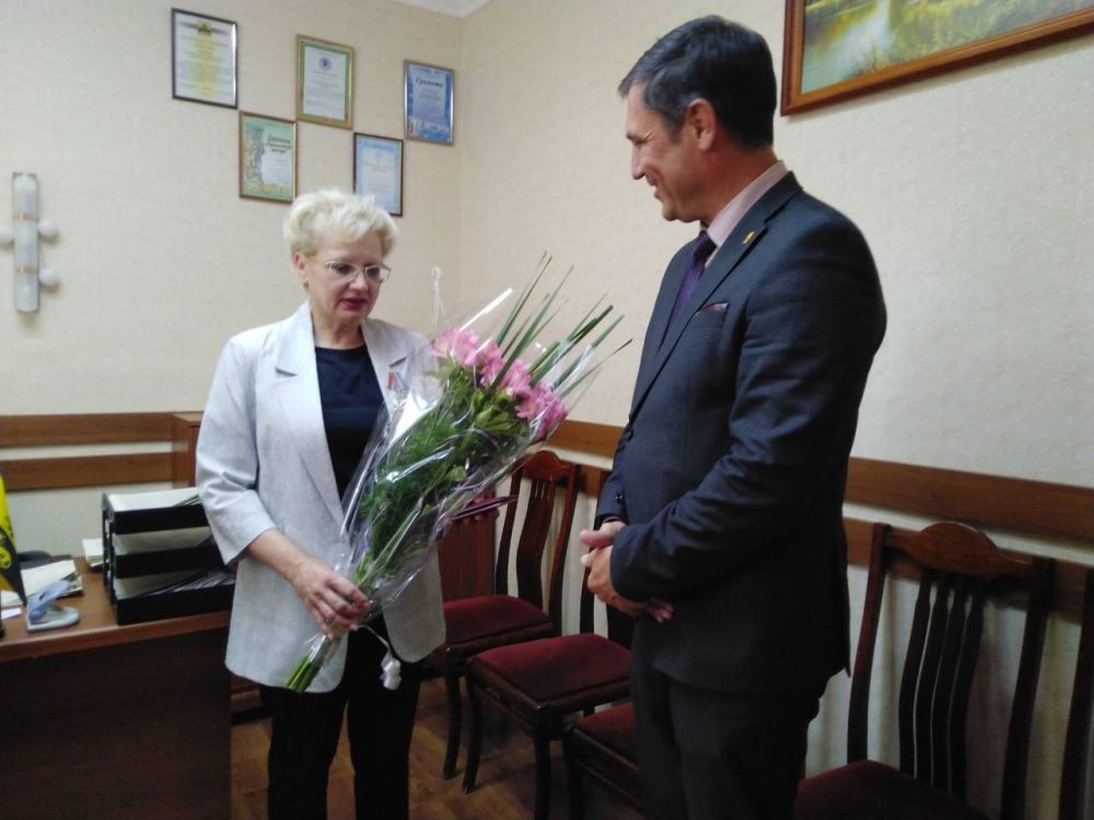 Заслуженная награда. Под руководством и контролем Валентины Осиповой 48 пищеблоков и более 300 сотрудников. Ежедневно три тысячи ребят в детских садах и школах и получают сбалансированное качественное питание