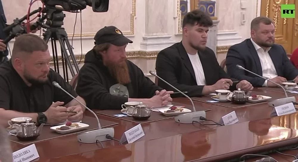 Паркетные генералы неэффективны — Владимир Путин на встрече с военкорами