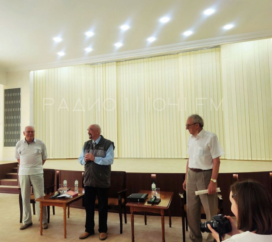 Во Дворце Республики прошла встреча основателей Приднестровья с молодёжью