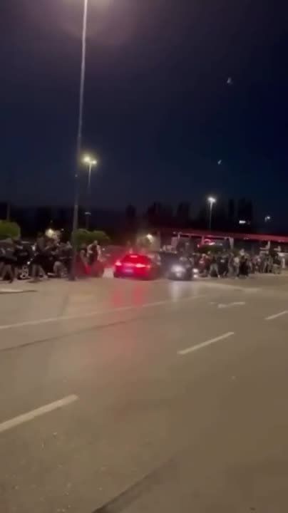 Mercedes �� ������� �������� ������ � ����� � ���������� ������� ����� � ���� ������� ����������