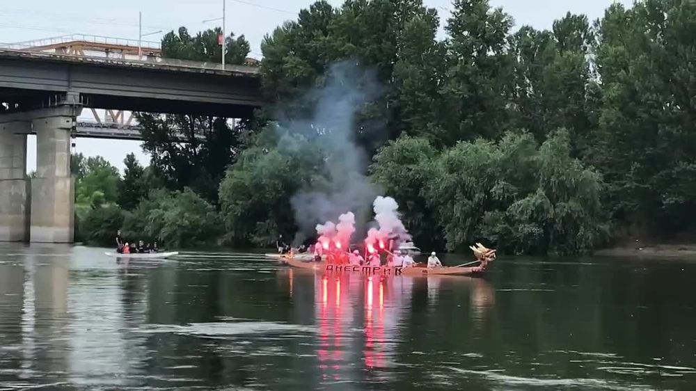 �������. ������ ������ � ����� �����������-�������, �������� ����� 1992-�� � �������� � ������ ������, ���� �������� � ��������� ����������