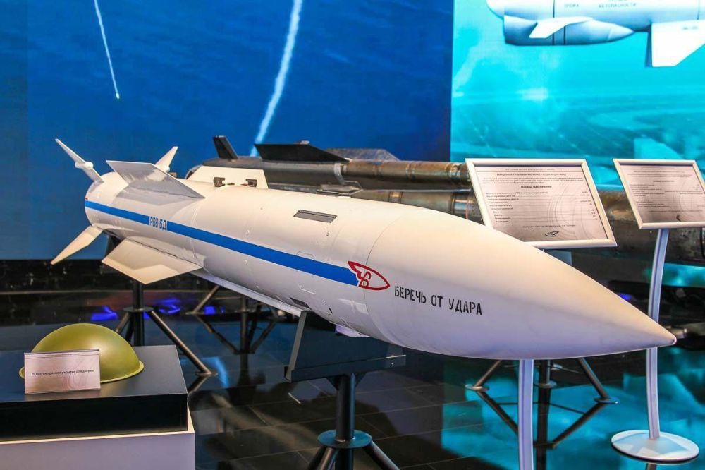 ������������ ������� Military Watch ��������, ��� ��������� ���������� �������� ���� ���������� � ������� �� �������� ����� 200 �� �� ������� � �� �������� ������� ��������� �-37� ������ "������ - ������"