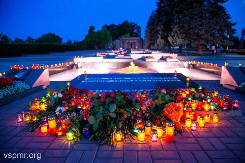 «Свеча памяти». 82 года назад началась Великая Отечественная война. В память о скорбной дате каждый год в Приднестровье проводится акция «Свеча памяти». Она объединяет поколения и учит молодежь ценить мир и помнить подвиг советских солдат и мирных жителей