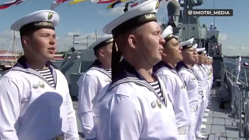 Президент РФ Владимир Путин и лидеры африканских стран принимают участие в праздновании Дня Военно-морского флота России