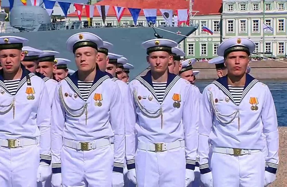 Главный парад в честь Дня ВМФ начинается в Петербурге