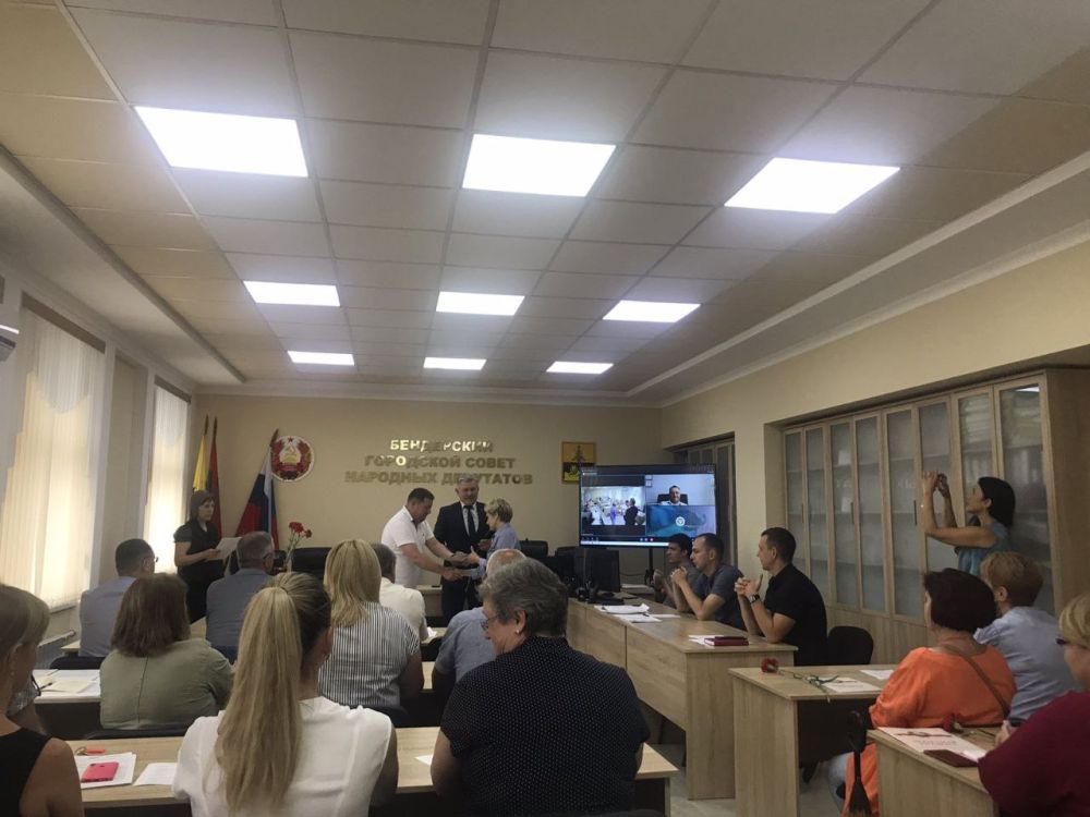 Ведомственные награды Центральной избирательной комиссии ПМР - Почетные грамоты и Благодарственные письма - вручили сегодня в ходе работы президиума представителям участковых избирательных комиссий